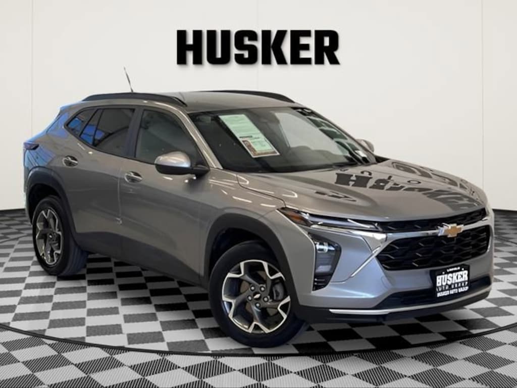 Used 2025 Chevrolet Trax LT SUV