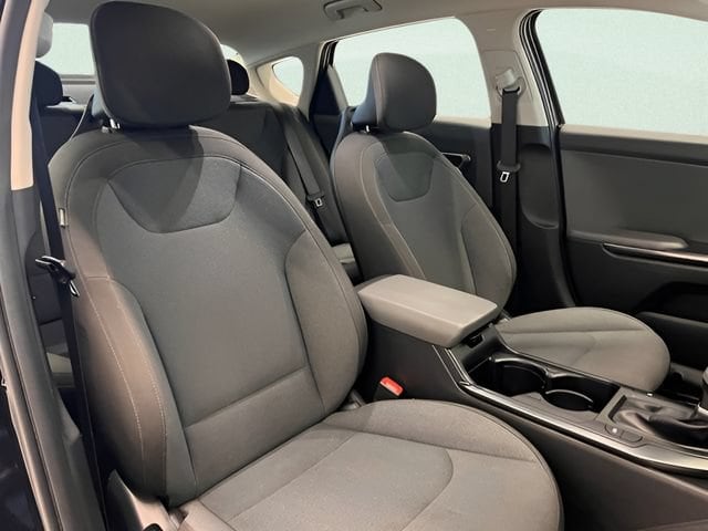 2025 Kia K4 LXS - Photo 15
