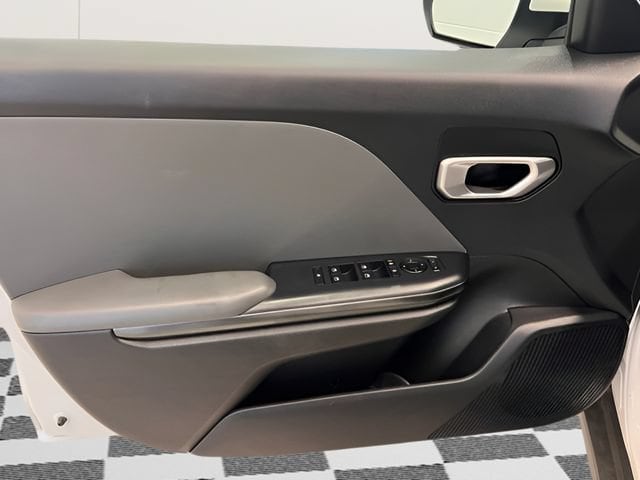 2025 Kia K4 LXS - Photo 12