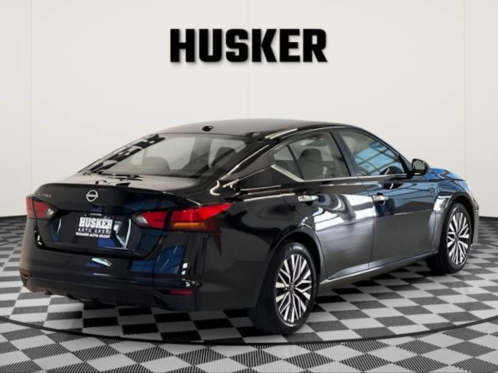 Used 2025 Nissan Altima SV FWD Sedan