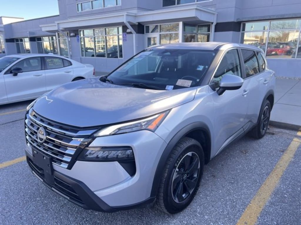 Used 2024 Nissan Rogue SV