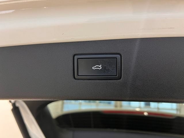 2026 Volkswagen Tiguan SE - Photo 8