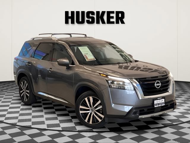 2023 Nissan Pathfinder Platinum 4WD's photo