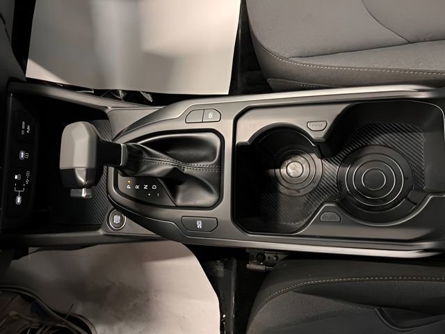 2025 Kia K4 LXS - Photo 25