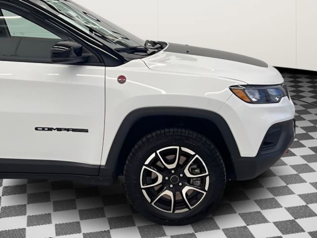 Used 2025 Jeep Compass Trailhawk 4x4 SUV