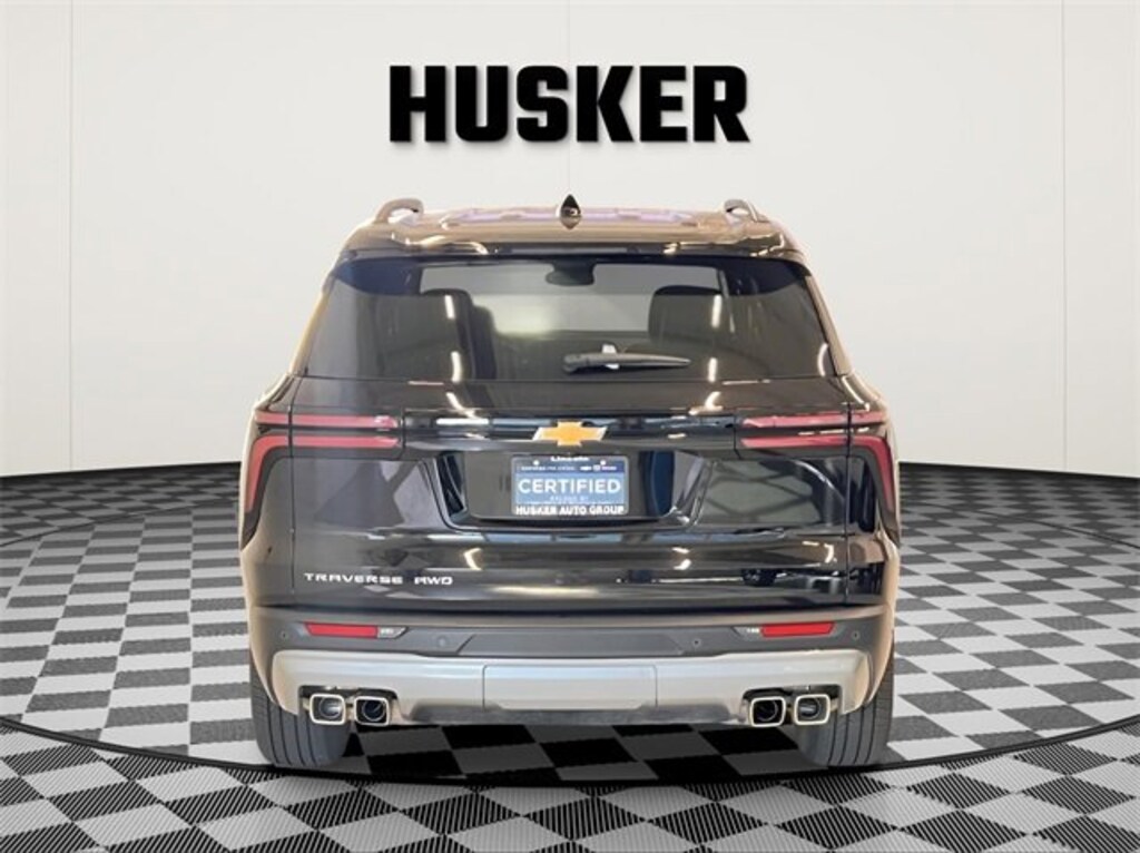 Used 2025 Chevrolet Traverse LT SUV