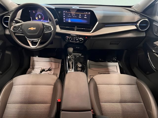 2025 Chevrolet Trax LT - Photo 14