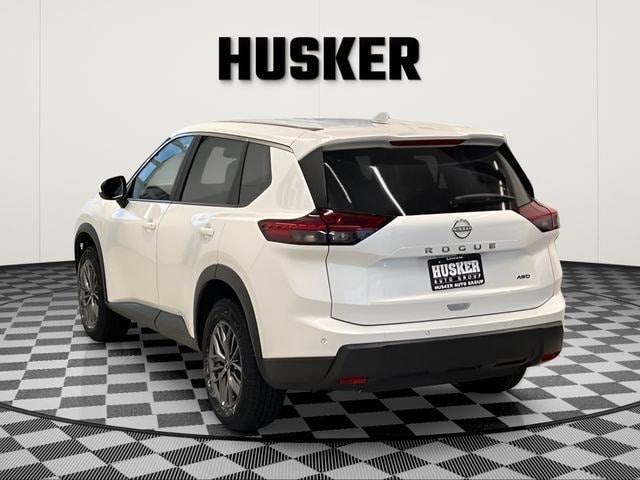 2026 Nissan Rogue SV - Photo 5