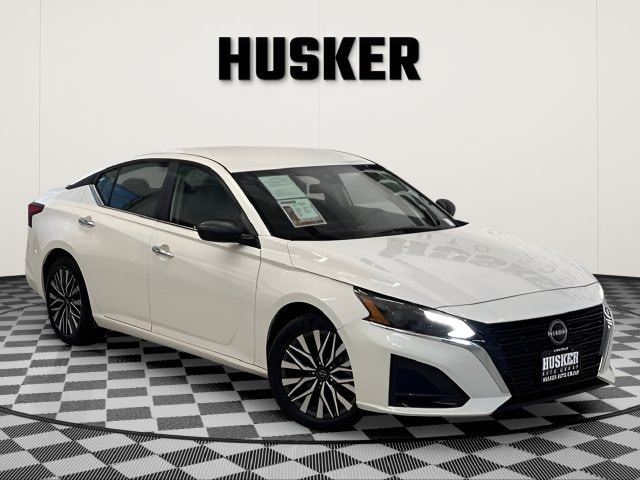 White 2025 Nissan Altima Sedan Front-Wheel Drive Automatic