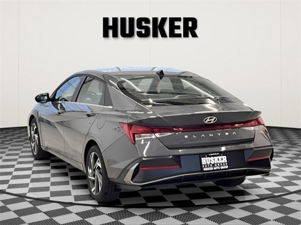Used 2025 Hyundai Elantra SEL Convenience Sedan