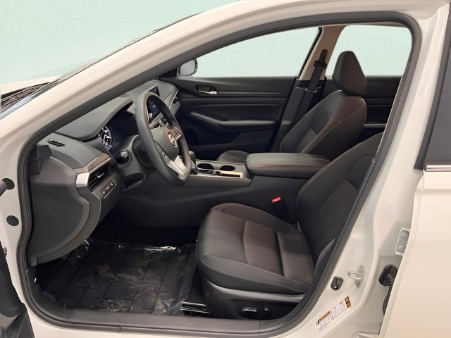 2025 Nissan Altima SV - Photo 15