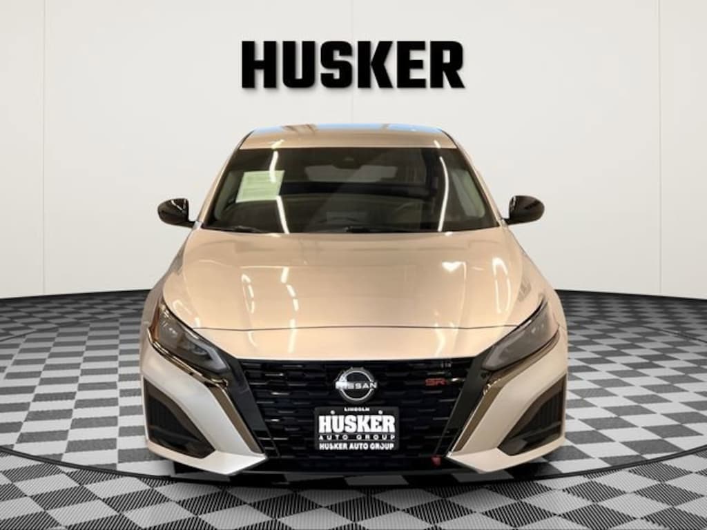 Used 2024 Nissan Altima SR FWD Sedan