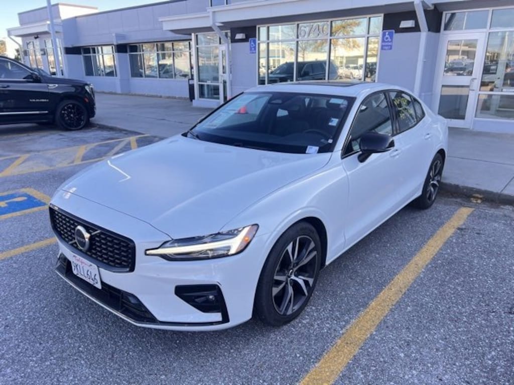 Used 2024 Volvo S60 Core Dark Theme