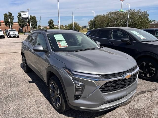 Sterling Gray Metallic 2025 Chevrolet Trax SUV / Crossover Front-Wheel Drive Automatic
