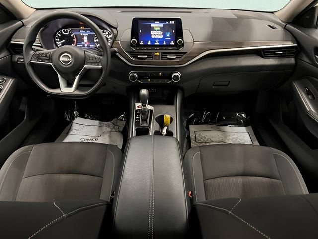 2025 Nissan Altima SV - Photo 13