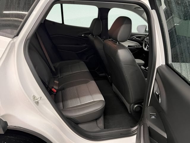 2025 Chevrolet Trax LT - Photo 9