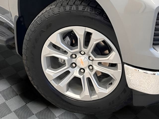Used 2025 Sterling Gray Metallic Chevrolet LTZ image 28