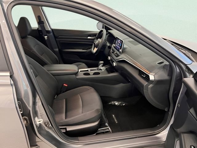 2025 Nissan Altima SV - Photo 6