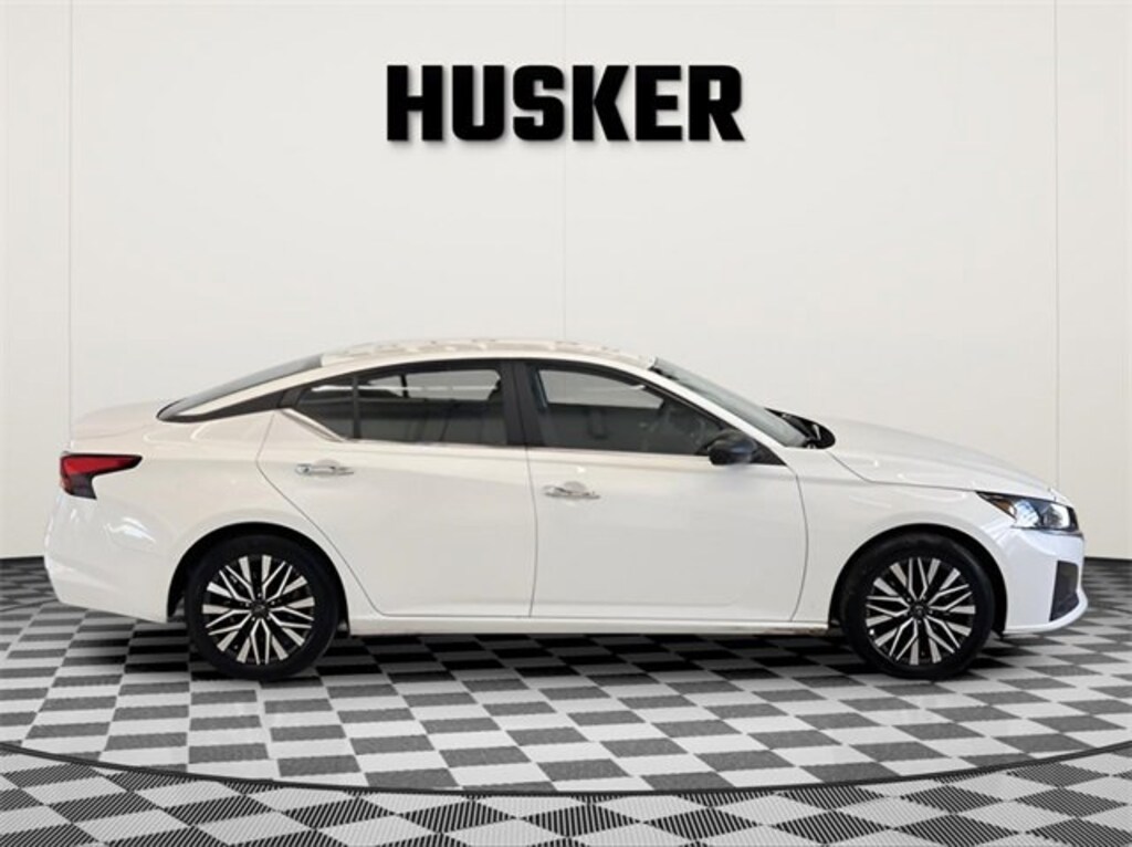 Used 2025 Nissan Altima SV FWD Sedan