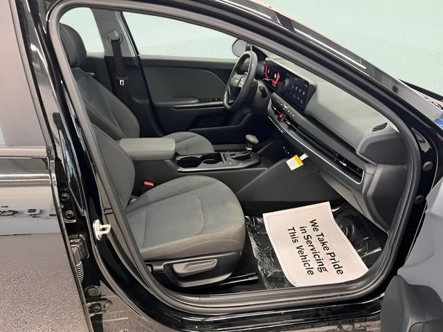 2025 Kia K4 LXS - Photo 11