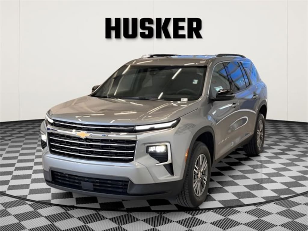 Used 2025 Chevrolet Traverse LT SUV