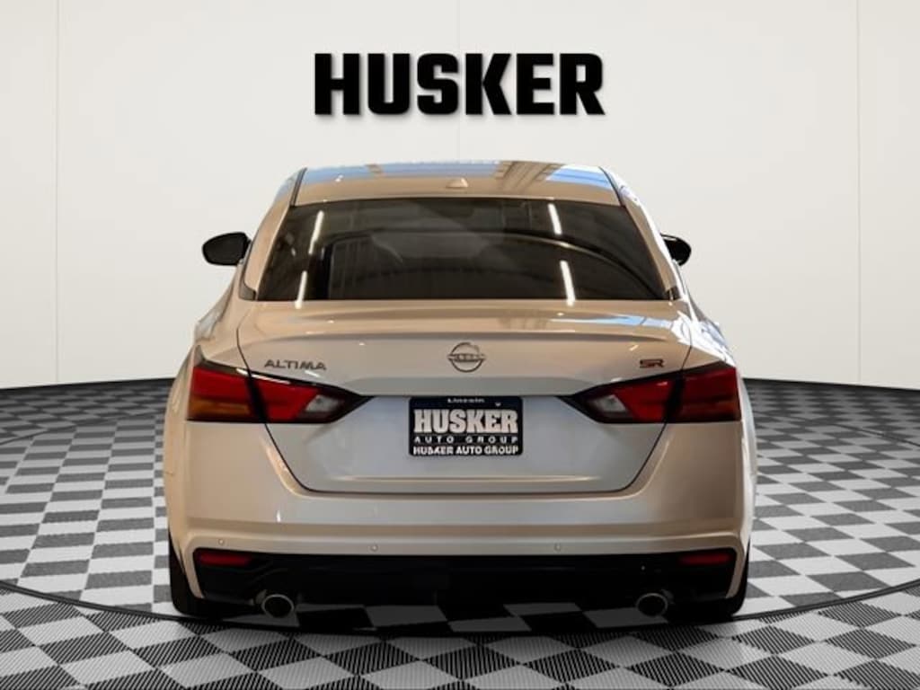 Used 2024 Nissan Altima SR FWD Sedan