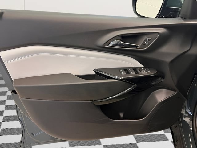 2025 Chevrolet Trax LT - Photo 12