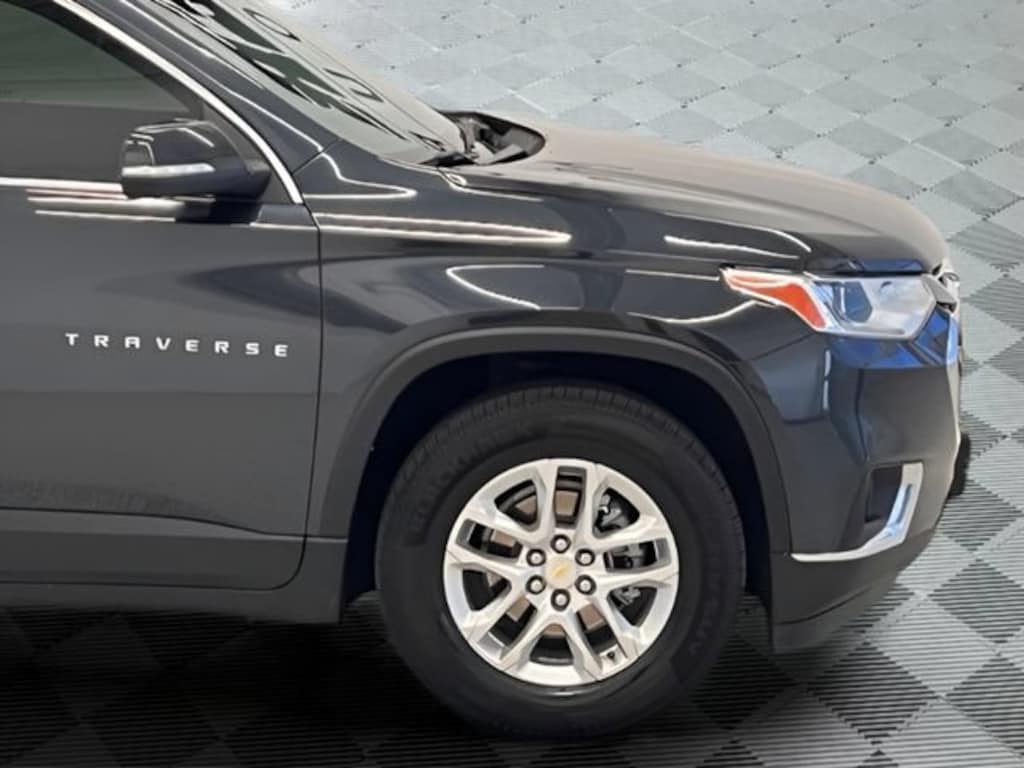 Used 2021 Chevrolet Traverse LT Cloth SUV