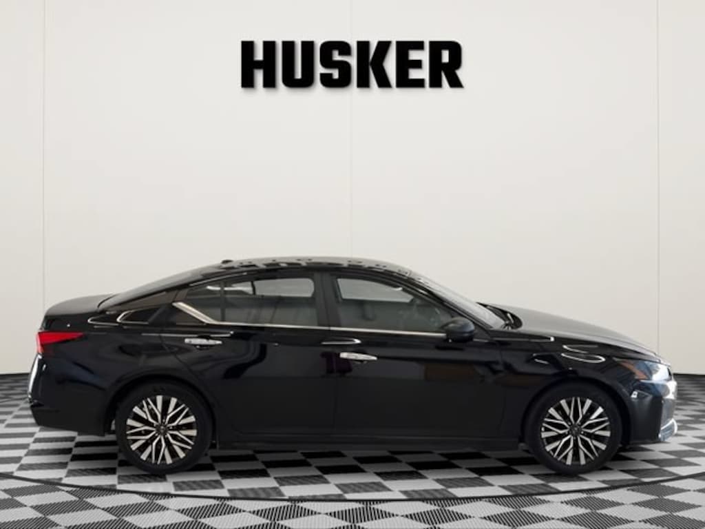 Used 2025 Nissan Altima SV FWD Sedan