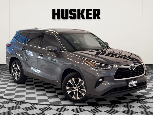 Gray 2021 Toyota Highlander Hybrid SUV / Crossover All-Wheel Drive Automatic