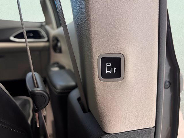 Used 2022 Gray Chrysler Limited image 15