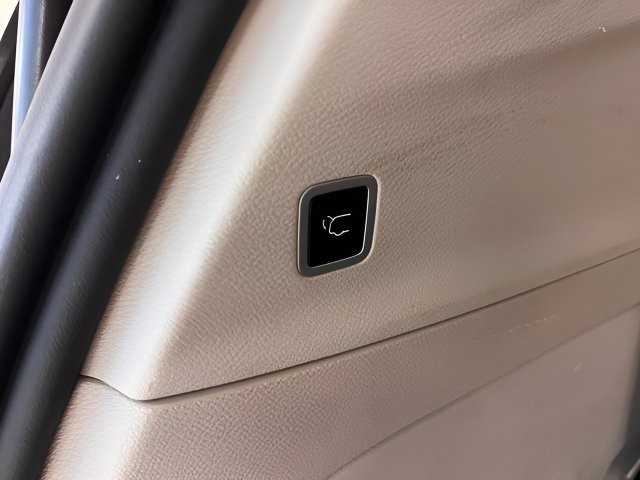 Used 2022 Gray Chrysler Limited image 10