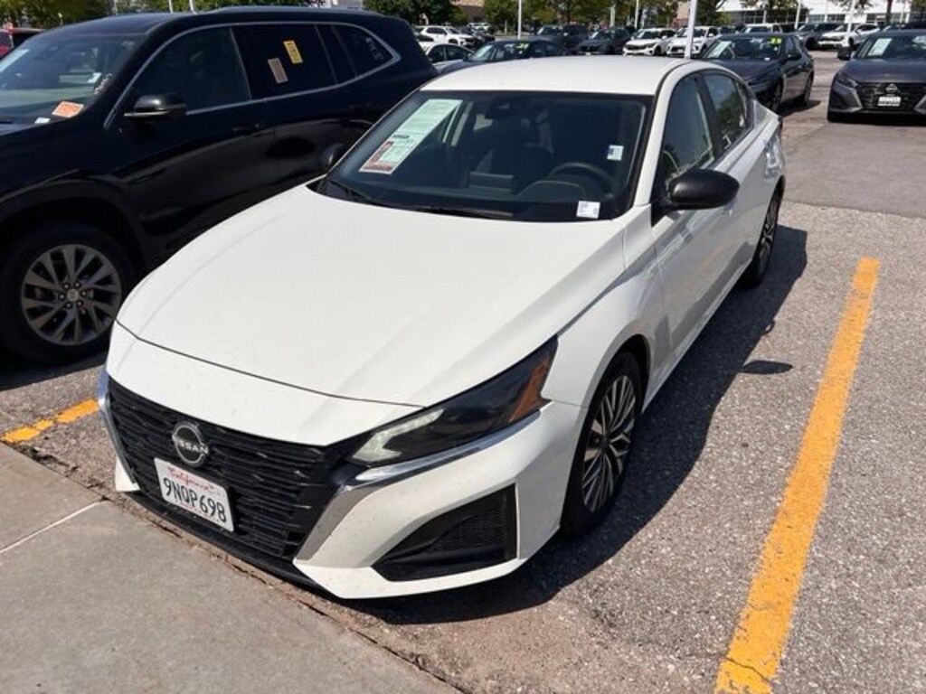 Used 2025 Nissan Altima SV FWD Sedan