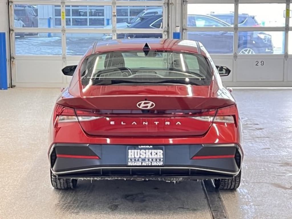 Used 2025 Hyundai Elantra SEL Convenience Sedan