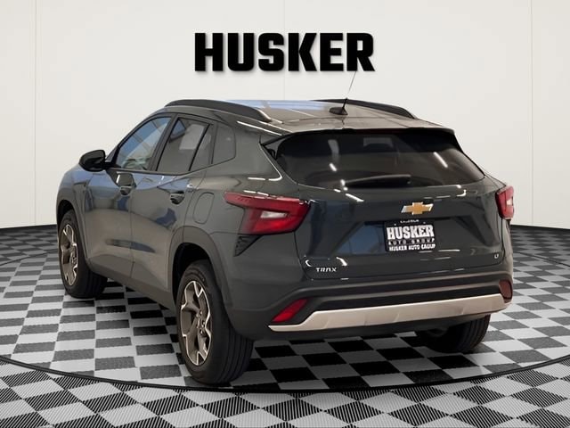 View vehicle photo 7