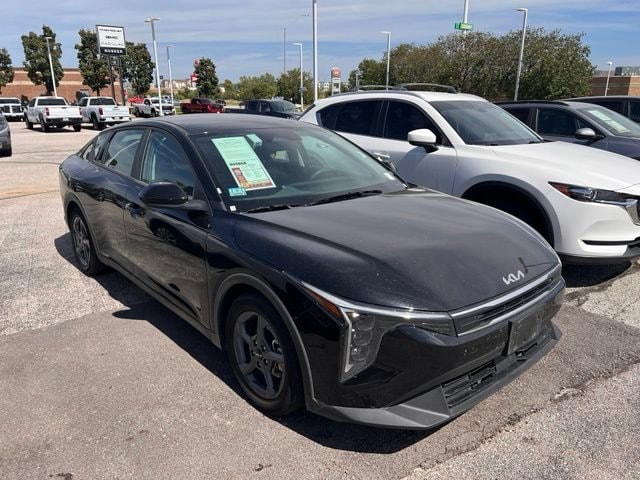 Black 2025 Kia K4 Sedan Front-Wheel Drive Automatic