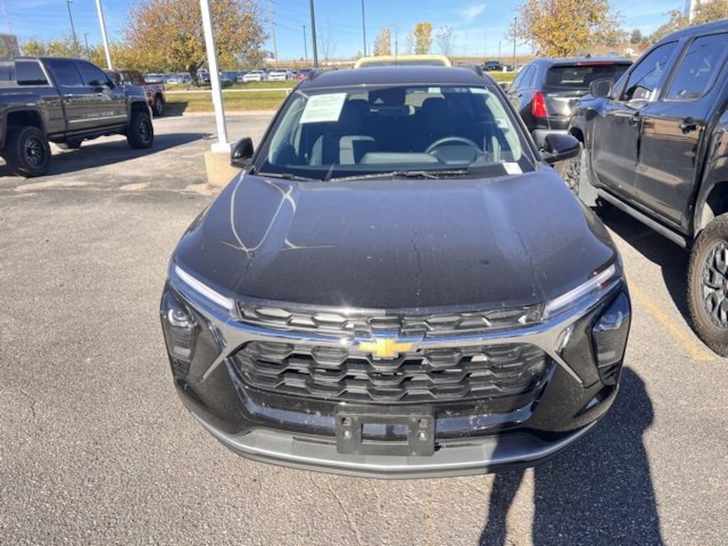 Used 2025 Chevrolet Trax LT SUV