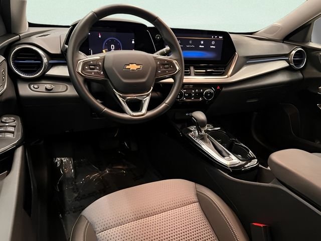 2025 Chevrolet Trax LT - Photo 18