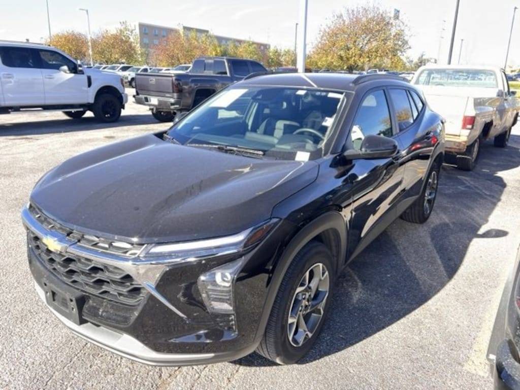 Used 2025 Chevrolet Trax LT SUV
