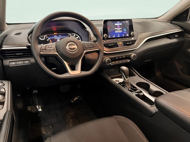 2025 Nissan Altima SV - Photo 18