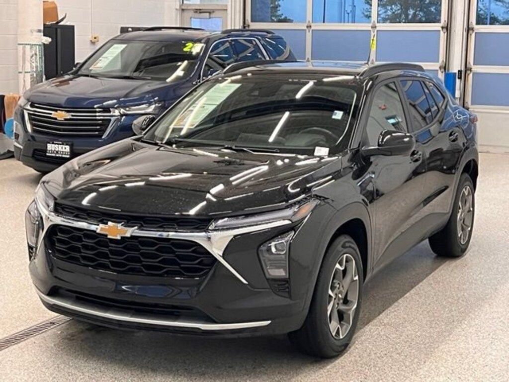 Used 2025 Chevrolet Trax LT SUV