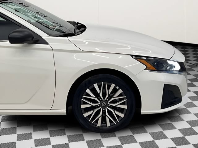 2025 Nissan Altima SV - Photo 9