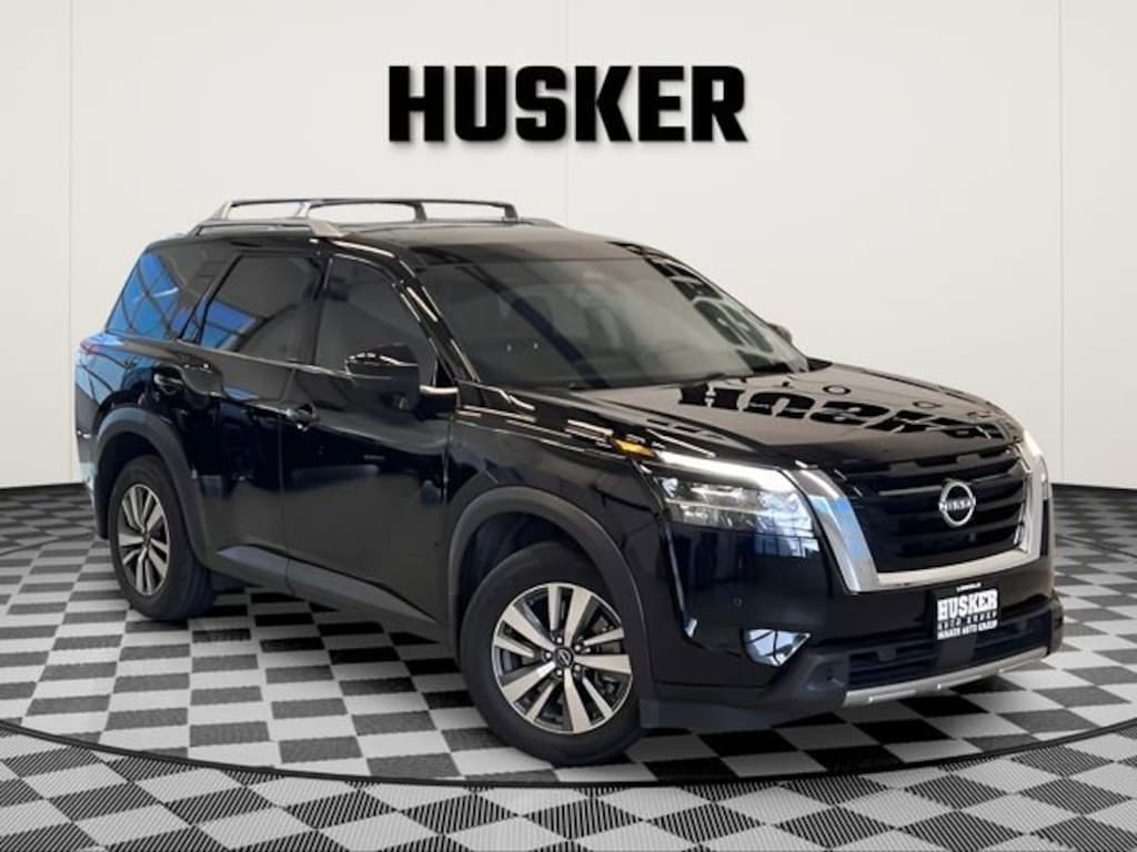 Used 2024 Nissan Pathfinder SL 4WD SUV