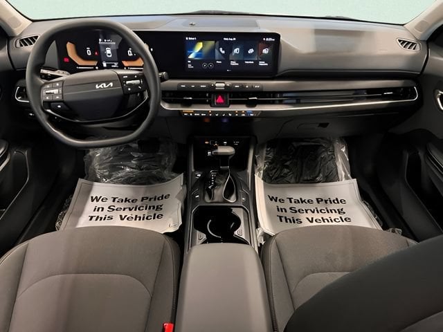 2025 Kia K4 LXS - Photo 14