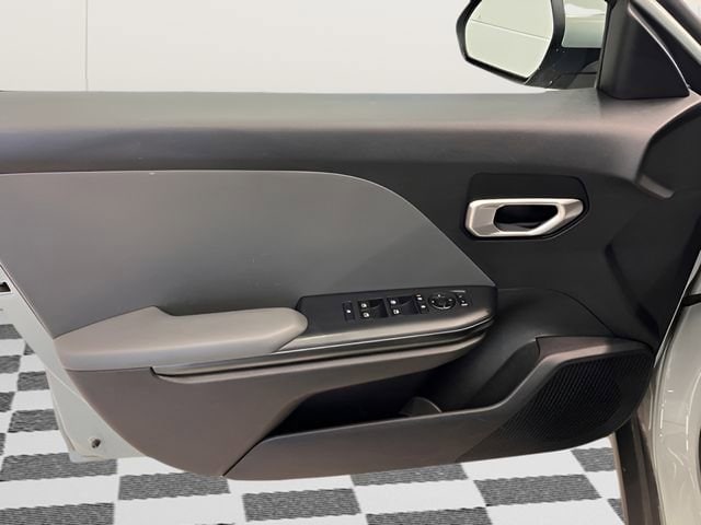 2025 Kia K4 LXS - Photo 13