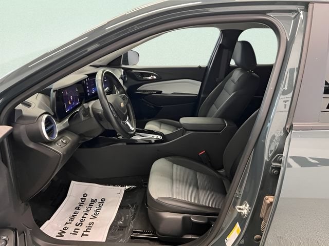 2025 Chevrolet Trax LT - Photo 16