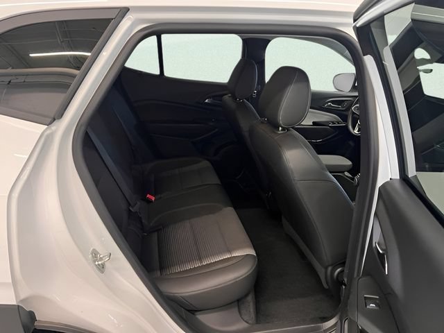 2025 Chevrolet Trax LT - Photo 9