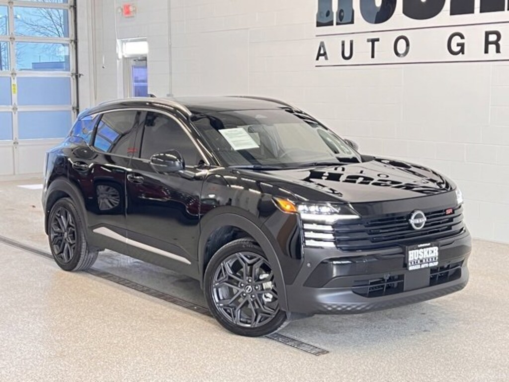 Used 2025 Nissan Kicks SR