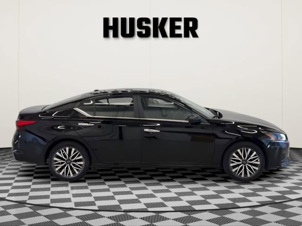 Used 2025 Nissan Altima SV FWD Sedan