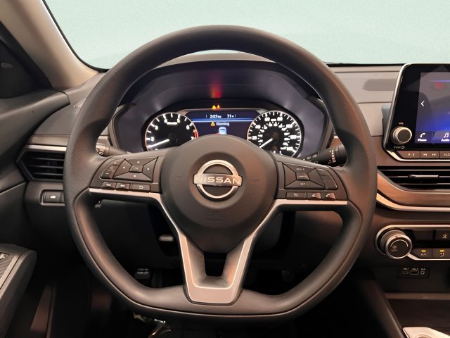 2025 Nissan Altima SV - Photo 19